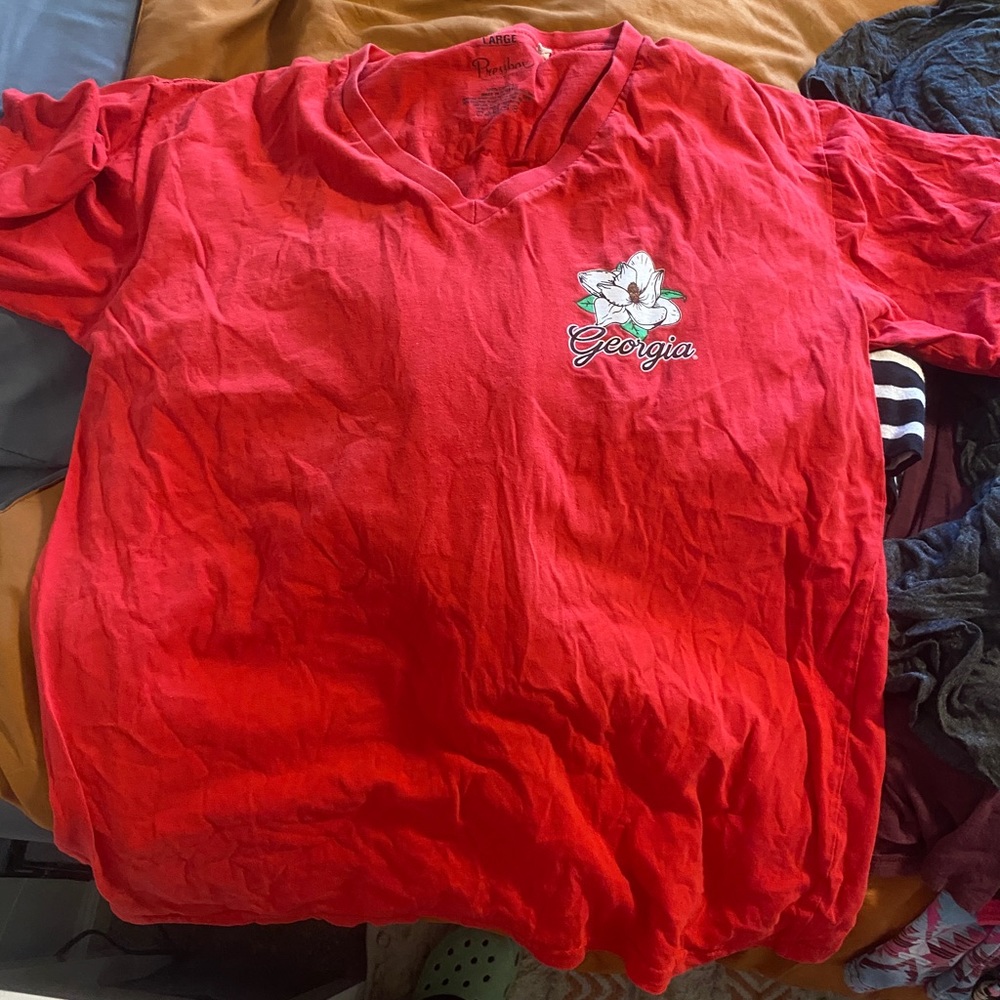 UGA tshirt, v-neck